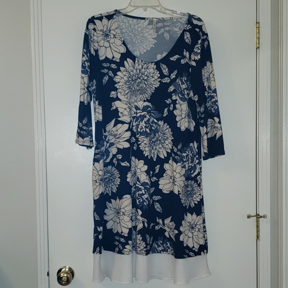 Comfy dress with pockets.